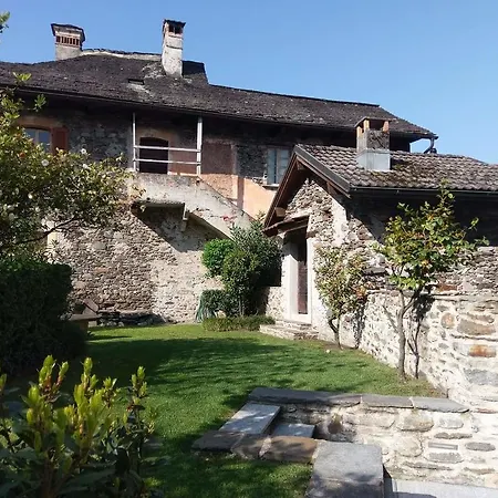 Corte Delle Camelie شقة
